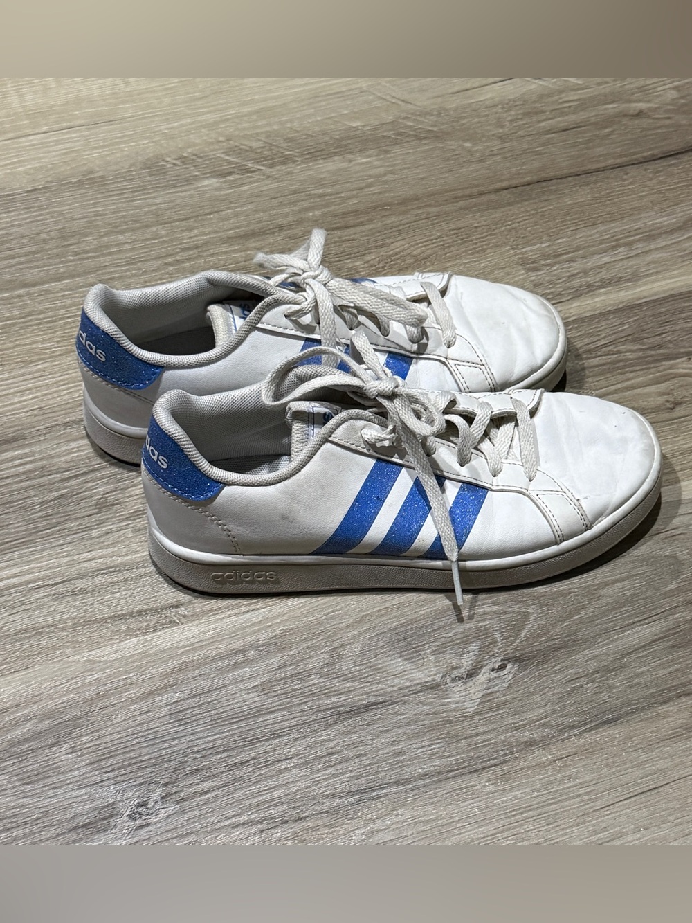 Adidas grand court sneakers white and blue youth size 3